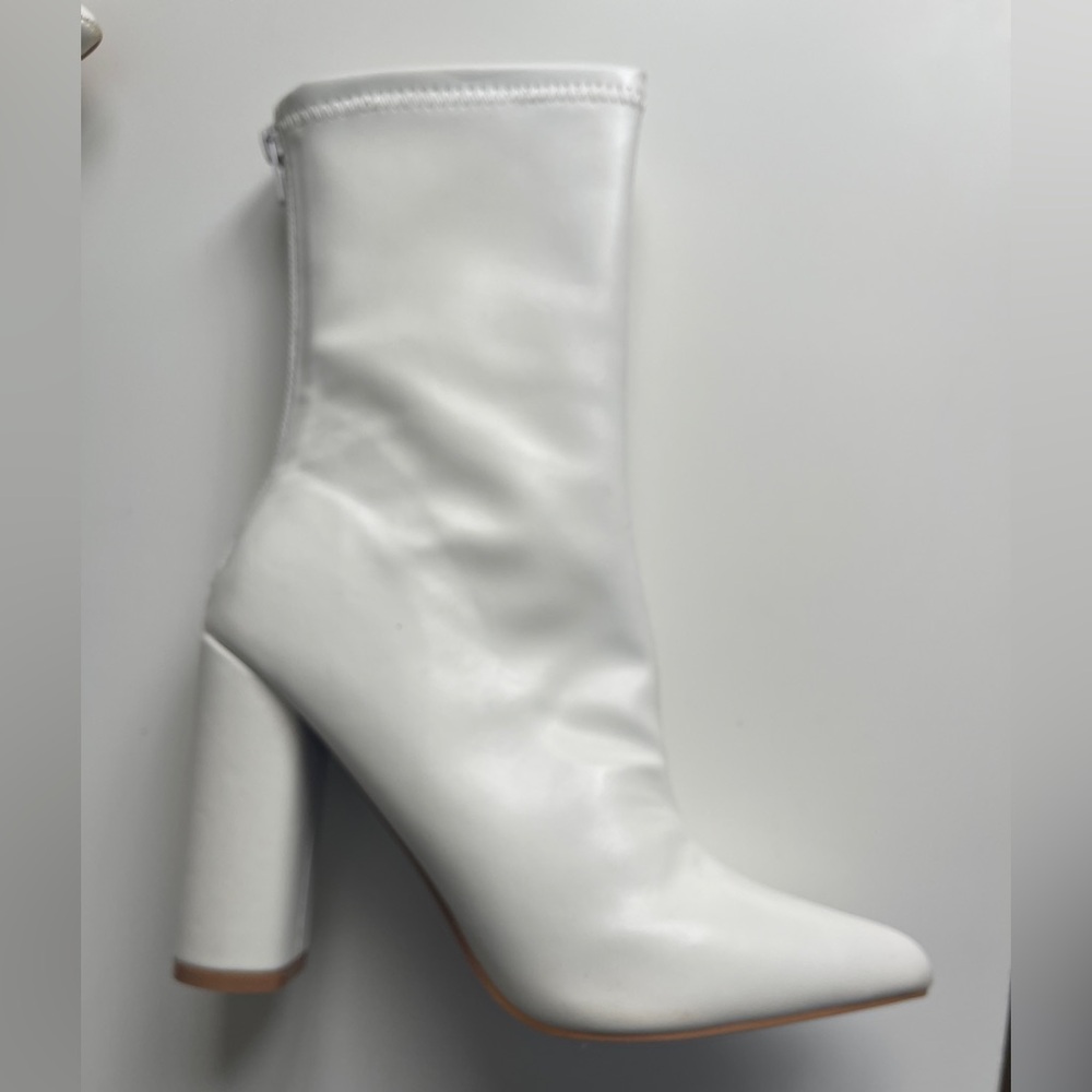 Elegant White Leather Boots